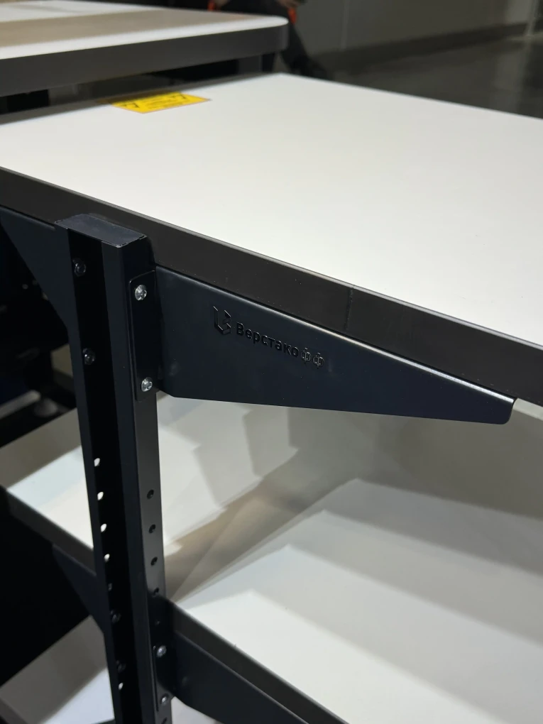 Подкатной антистатический стол SPC A купить в Уфе Подкатной антистатический стол SPC A купить в Уфе